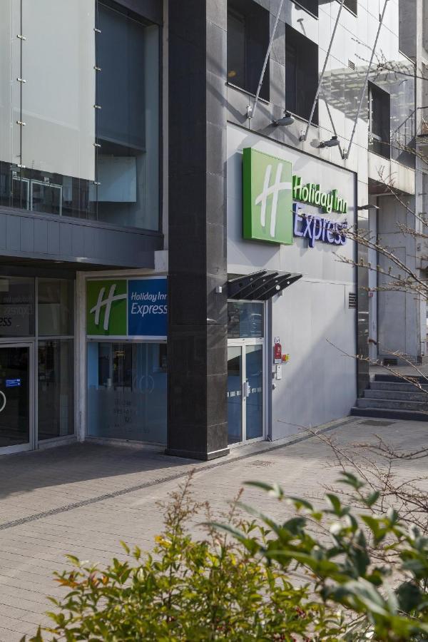 Holiday Inn Express Amiens By Ihg Exterior foto