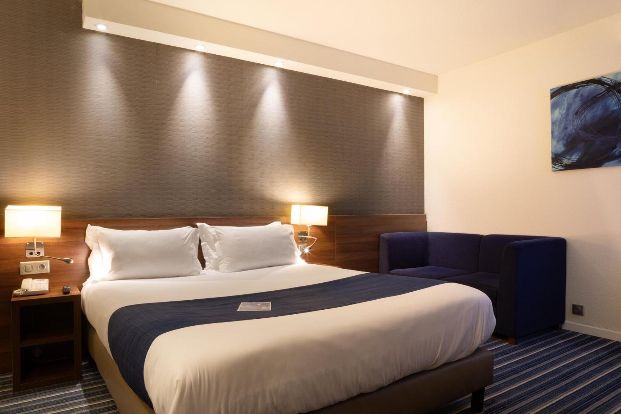 Holiday Inn Express Amiens By Ihg Exterior foto