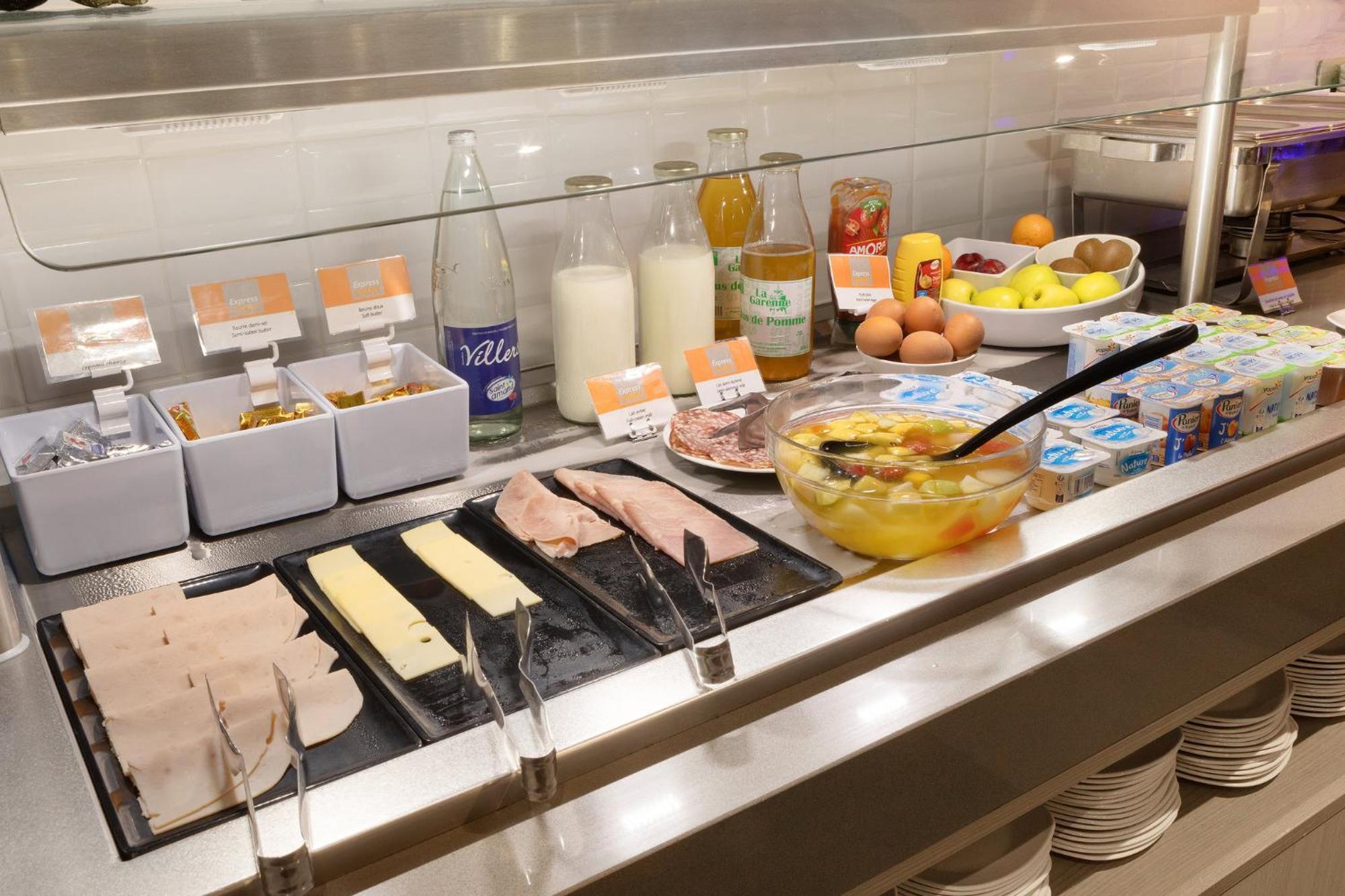 Holiday Inn Express Amiens By Ihg Exterior foto